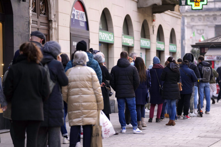 Ιταλία: Εννέα περιοχές υπερβαίνουν το όριο νοσοκομειακής πληρότητας και Μ.Ε.Θ.
