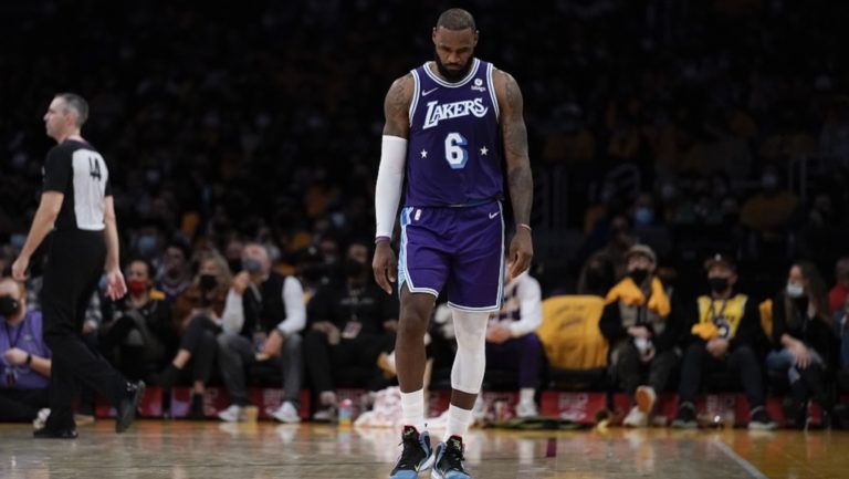 Αποχαιρέτησαν το «Staples Center» με ήττα οι Λέικερς, νέα νίκη για τους Μπακς