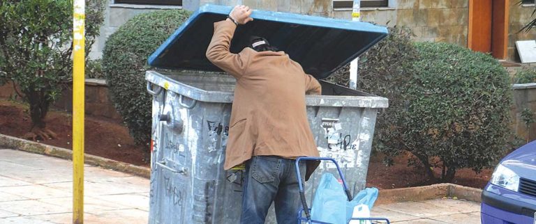 Κριτική της Κυριακάτικης Κουζίνας Αλληλεγγύης στον Δήμο Χανίων για τους αστέγους