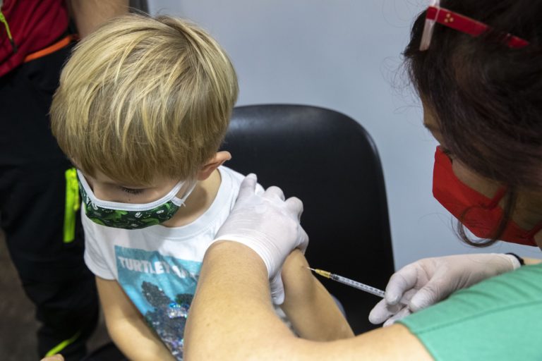 Ξεκινά ο εμβολιασμός παιδιών 5-11 ετών – Θεοδωρίδου και Παπαευαγγέλου θα απαντήσουν σε ερωτήσεις πολιτών