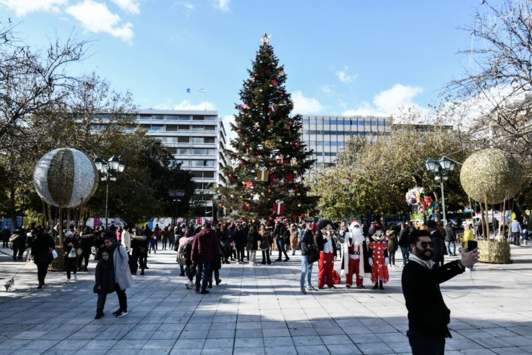 Συμβουλές από καθηγητές του ΕΚΠΑ για ασφαλή Χριστούγεννα – Τι μάς δίδαξαν οι γιορτές των Ευχαριστιών στις ΗΠΑ