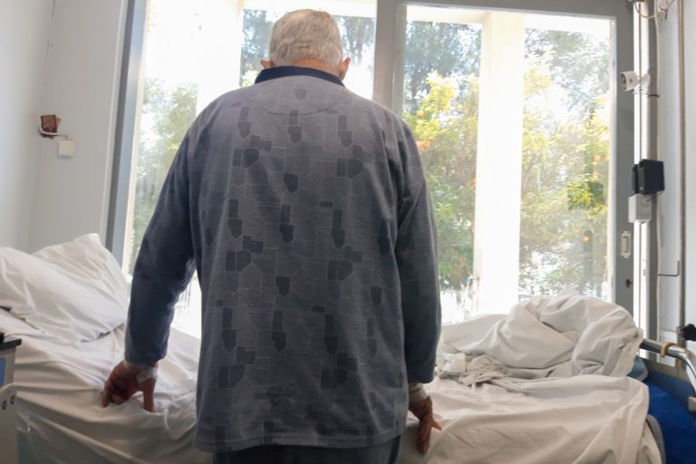 ΕΚΠΑ: Μικρότερη η νοσηρότητα της Όμικρον δείχνουν τα στοιχεία