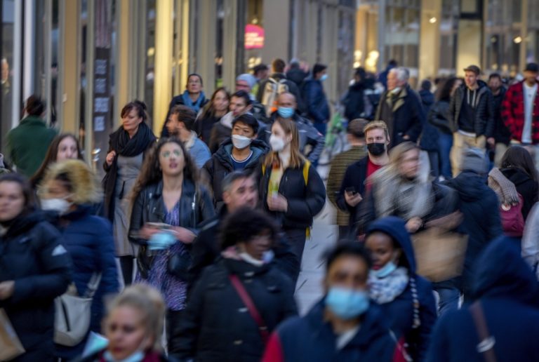 Η μετάλλαξη Όμικρον φέρνει νέα μέτρα στη Νορβηγία