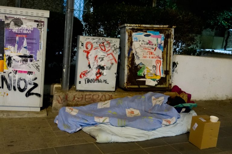Υπ. Εργασίας: Συστάσεις στους δήμους για την προστασία των αστέγων τον χειμώνα