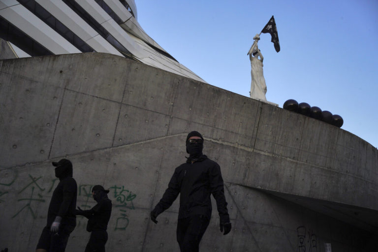 Κίνα: Απομακρύνθηκαν άλλα δύο μνημεία για την Τιενανμέν από πανεπιστημιουπόλεις στο Χονγκ Κονγκ 