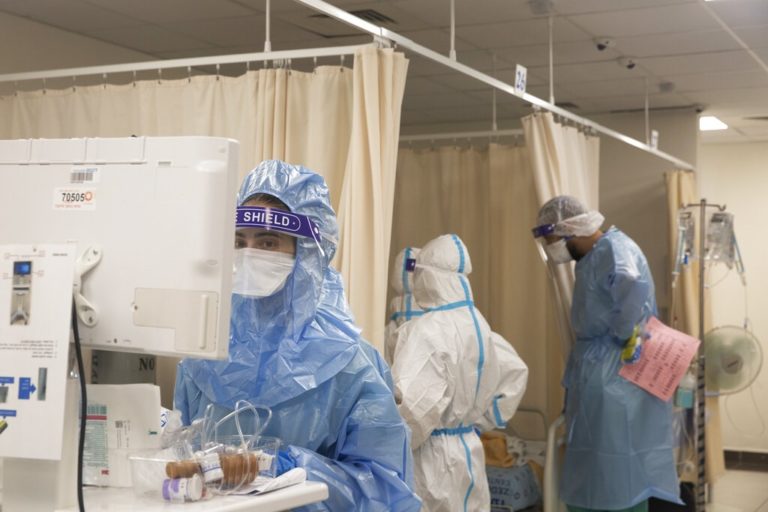 Ισραηλινά ΜΜΕ: Ο πρώτος θάνατος από την παραλλαγή Όμικρον καταγράφηκε στη χώρα