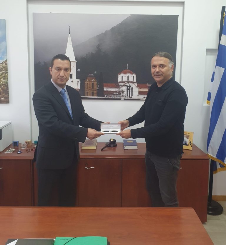 Ίασμος: Με αντιπροσωπεία της Ερυθράς Ημισελήνου συναντήθηκε ο δήμαρχος