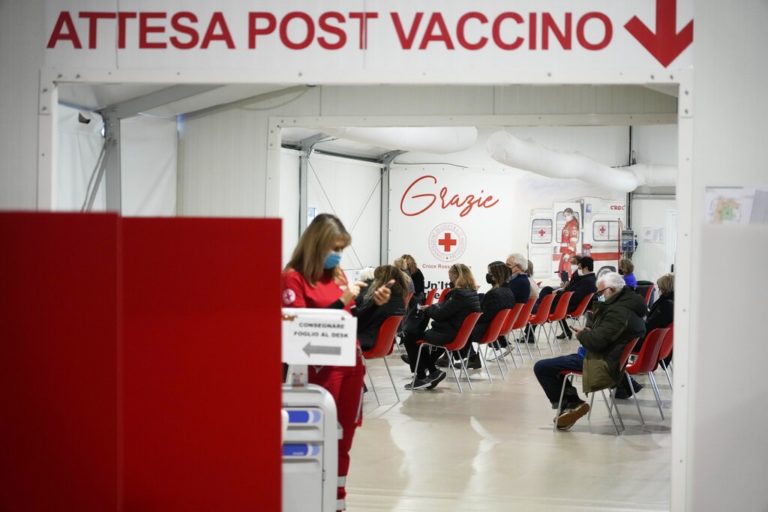 Ιταλία: Κατάσταση έκτακτης ανάγκης έως 31/3 – Από αύριο υποχρεωτικός εμβολιασμός των σωμάτων ασφαλείας
