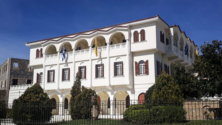 Καλαμάτα: Αντιεμβολιαστές εναντίον του Μητροπολίτη