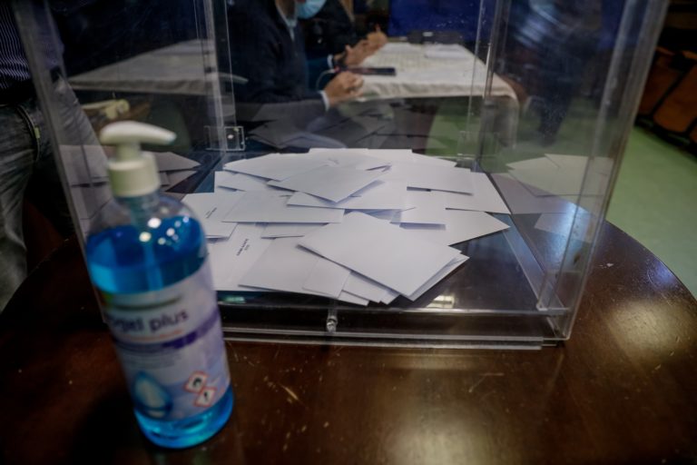 Εκλογές ΚΙΝΑΛ: Εκτιμήσεις για αποτελέσματα σε 5 από 9 εκλογικά τμήματα