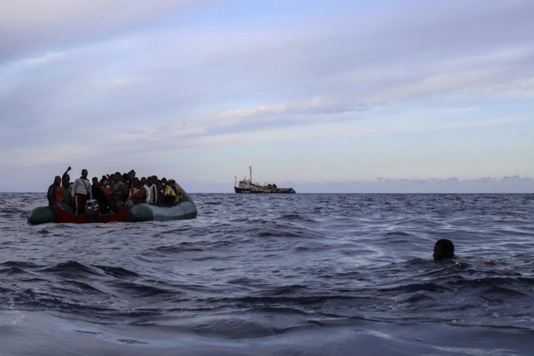 Μαρόκο: Το Πολεμικό Ναυτικό σταμάτησε 350 μετανάστες απο την Αφρική
