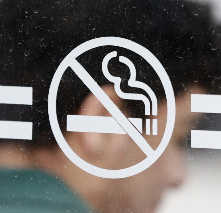 Νέα Ζηλανδία: Σχεδιάζεται απαγόρευση στους νέους, να αγοράζουν τσιγάρα και καπνό, εφ’ όρου ζωής