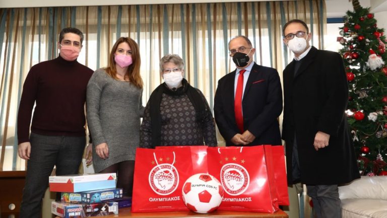 H ΠΑΕ Ολυμπιακός μοίρασε δώρα και χαμόγελα στον Σύλλογο “Φλόγα”