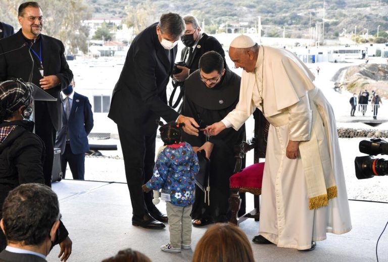 Τα διεθνή μέσα ενημέρωσης για την επίσκεψη του Πάπα στη Λέσβο (video)