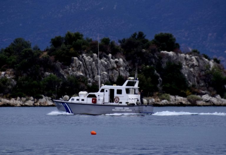 Ναυάγιο στα Αντικύθηρα: Απεγκλωβίστηκαν 90 μετανάστες – 11 οι νεκροί