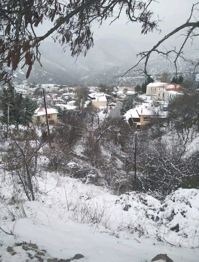 Λάρισα: Στα λευκά η Σπηλιά Κισσάβου