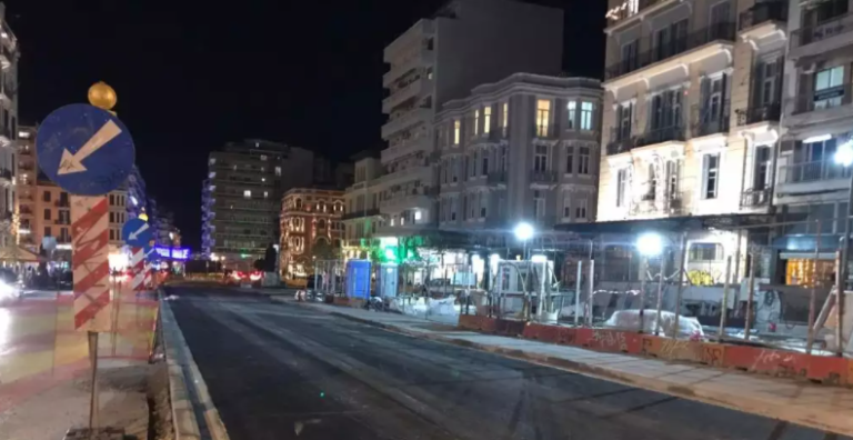 «Άνοιξε» ξανά, μετά από χρόνια, ο χώρος που καταλάμβανε το εργοτάξιο του Μετρό στη διασταύρωση Εγνατία- Αγίας Σοφίας