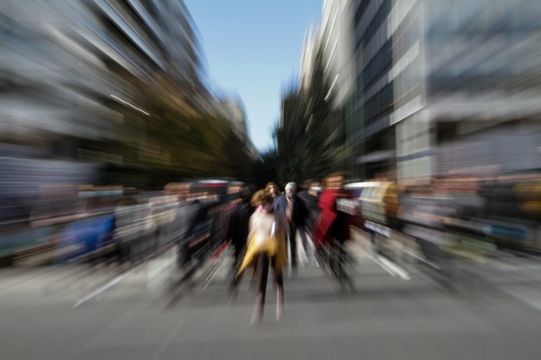 Σφοδρή πολιτική αντιπαράθεση για τη διαχείριση της πανδημίας