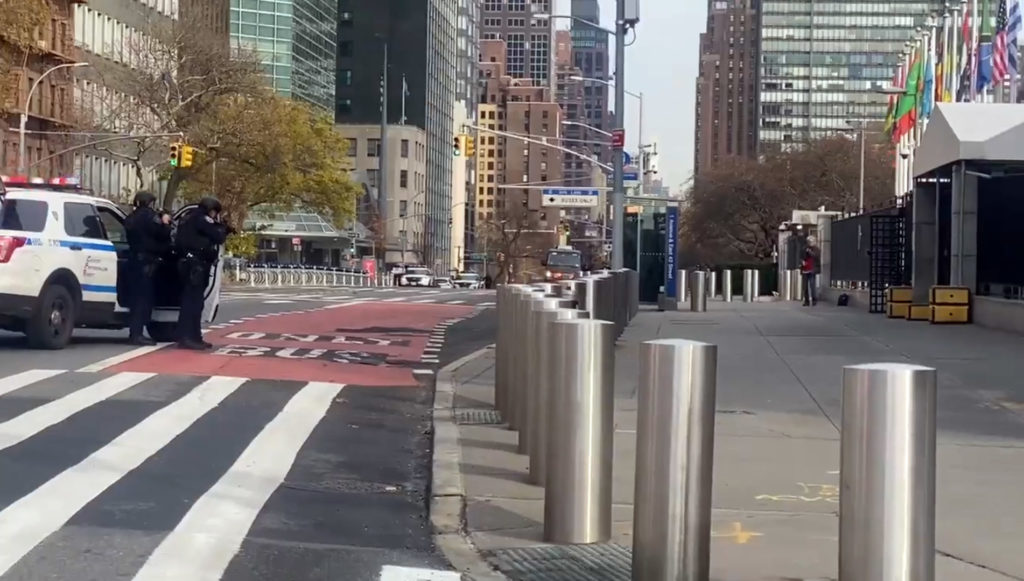 Νέα Υόρκη: Συναγερμός για ένοπλο έξω από τα γραφεία του ΟΗΕ (video)