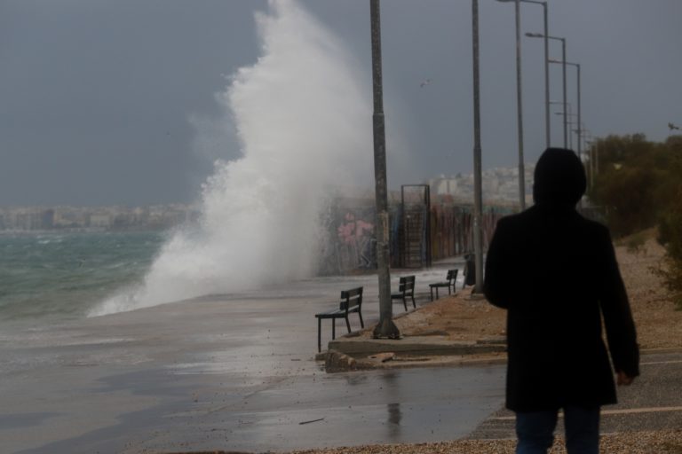 Ο καιρός με την Πάττυ Σπηλιωτοπούλου: Τριήμερο με ισχυρή κακοκαιρία θυελλώδεις ανέμους και χιόνια (video)