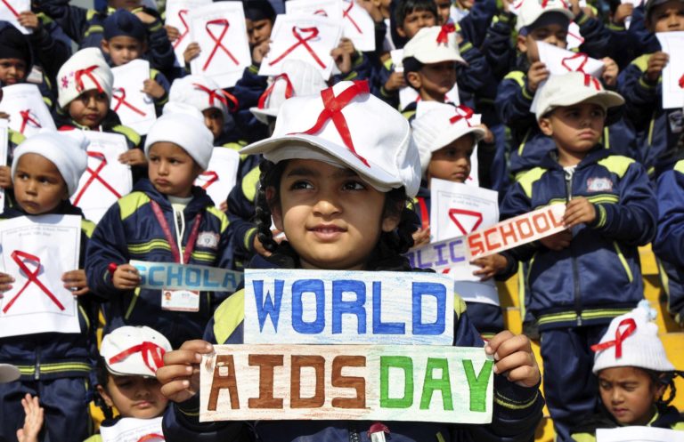 ΟΗΕ για Παγκόσμια Ημέρα AIDS: Επείγουσα ανάγκη να τερματιστούν οι ανισότητες που προκαλεί-Τι λένε οι αριθμοί για την πανδημία