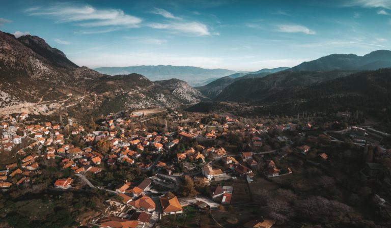 Αγορά ακινήτου σε Αράχωβα, Καλάβρυτα και 6 ακόμα χειμερινούς προορισμούς – Αυξητικές τάσεις στις τιμές πώλησης εξοχικών (πίνακας – video)