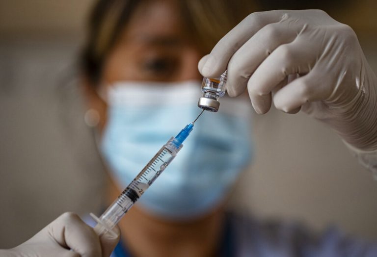 Χιλή: Οι αρχές θα χορηγήσουν 4η δόση εμβολίου από τον Φεβρουάριο