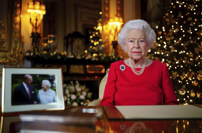 Βρετανία: Ιδιαίτερα φορτισμένο συναισθηματικά το χριστουγεννιάτικο μήνυμα της Βασίλισσας