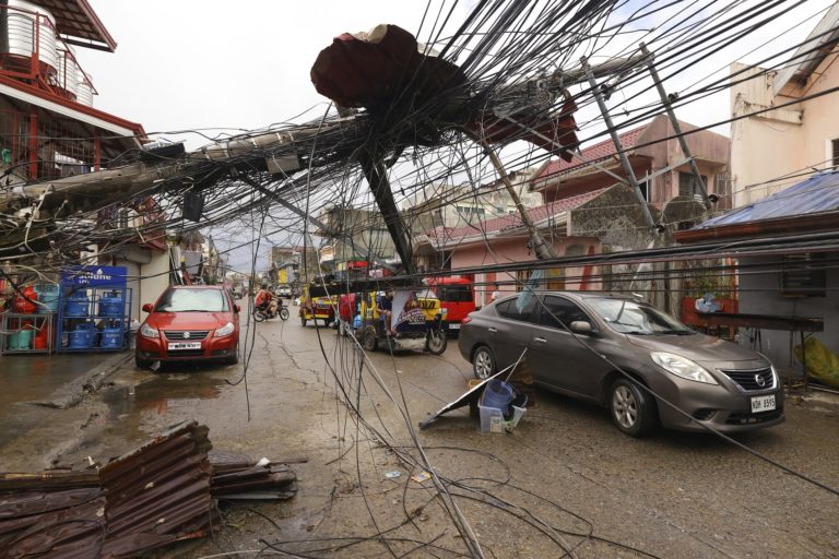 Φιλιππίνες: Φονικό πέρασμα του τυφώνα Ράι – Πάνω από 400 οι νεκροί