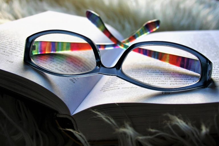 Ο FDA ενέκρινε κολλύριο που μπορεί να αντικαταστήσει τα γυαλιά πρεσβυωπίας