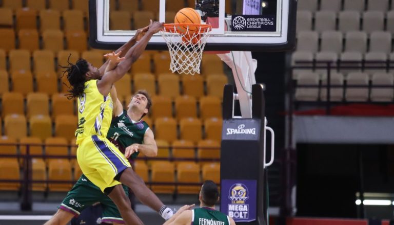 Το Λαύριο «καθάρισε» τη Μάλαγα (70-58) στο «αντίο» του Κάρτερ και προκρίθηκε (highlights)
