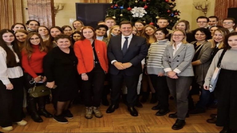 Ο Μ. Βαρβιτσιώτης εγκαινίασε στη Μόσχα έκθεση με ρωσικά κειμήλια της Επανάστασης του 1821