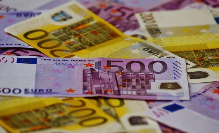 Ριζικό λίφτινγκ στα χαρτονομίσματα του ευρώ – Σύμβουλος για τον επανασχεδιασμό ο εικαστικός Κ. Βαρώτσος