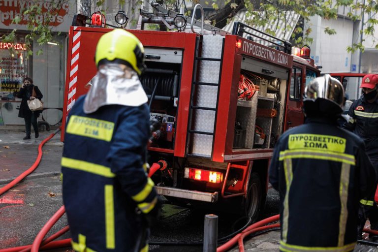 Πυρκαγιά στη Μαρίνα Αλίμου