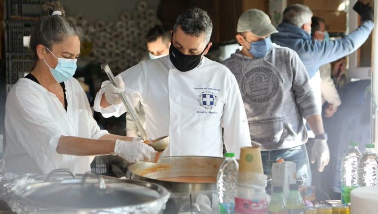Το Χριστουγεννιάτικο γεύμα 150 πολιτών προσέφερε η Πρόεδρος της Δημοκρατίας