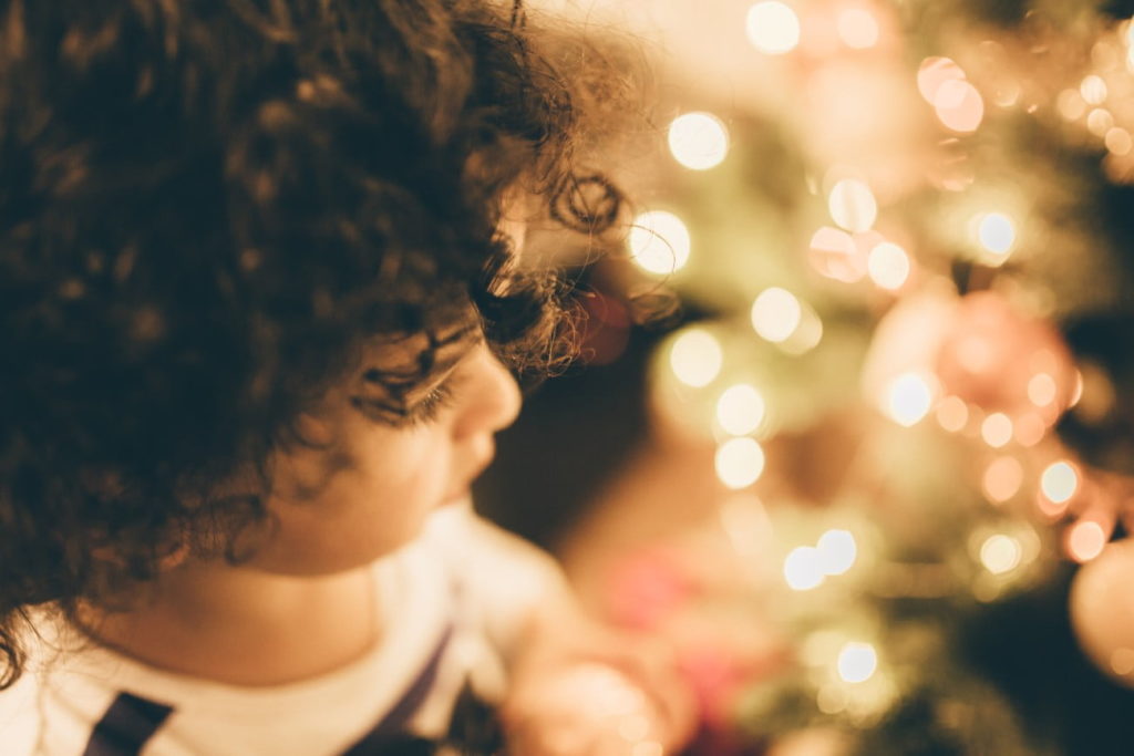 Υπερφόρτωση και ξεσπάσματα των παιδιών την περίοδο των εορτών – Πώς να τα διαχειριστούμε