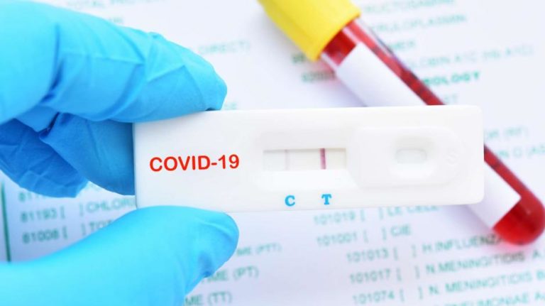 Παρέμβαση γιατρών για την covid-19 στα σχολεία