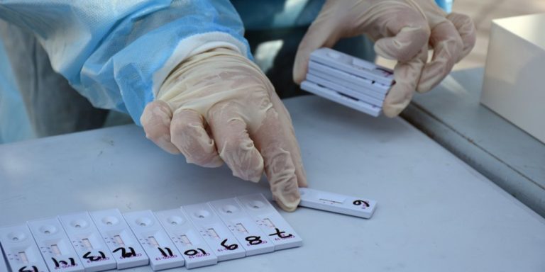 Υψηλή θετικότητα στα rapid tests σε Χανιά και Ηράκλειο