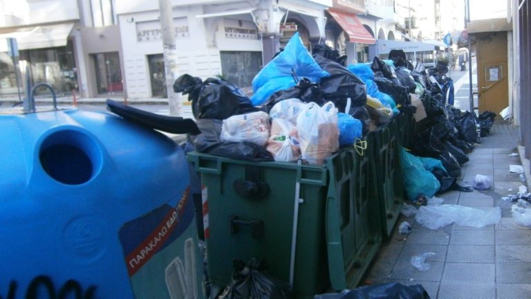 Τα σκουπίδια “πνίγουν” τη Σπάρτη – Τι λέει ο Δήμαρχος