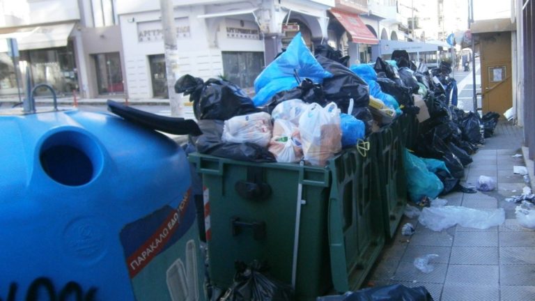 Τα σκουπίδια “πνίγουν” τη Σπάρτη – Τι λέει ο Δήμαρχος