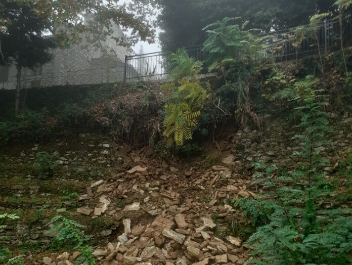 Κατολίσθησε μέρος του ιστορικού σταδίου των Μηλεών από τις βροχές