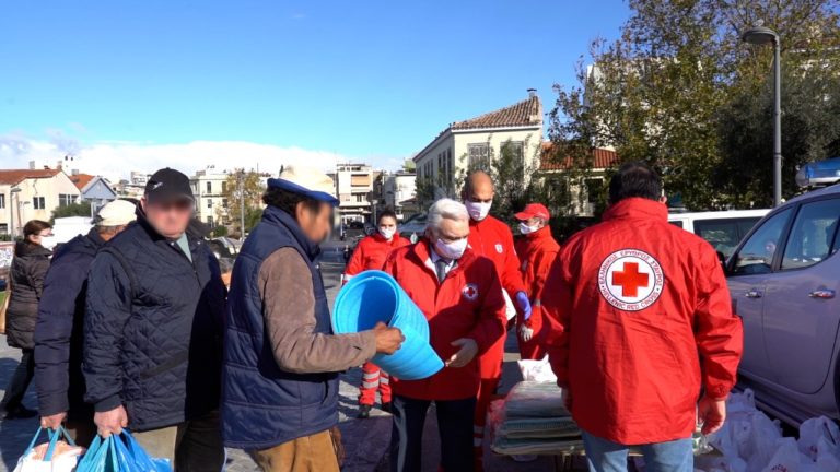 Ελληνικός Ερυθρός Σταυρός: Έκτακτη δράση υποστήριξης αστέγων στο κέντρο της Αθήνας λόγω ψύχους