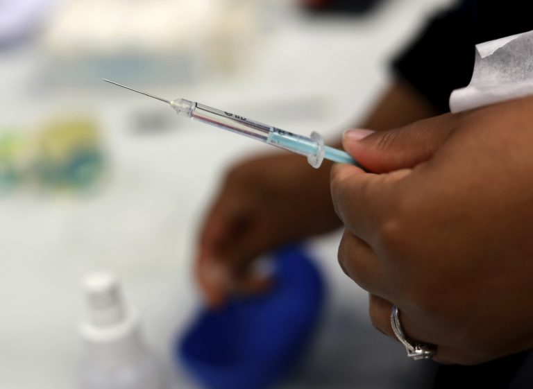 Ερυθρός Σταυρός: Η παραλλαγή Όμικρον ύστατη απόδειξη του κινδύνου των ανισοτήτων στον εμβολιασμό