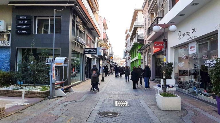 Στην κανονική τους ώρα τα εμπορικά καταστήματα Περιφερειακών πόλεων