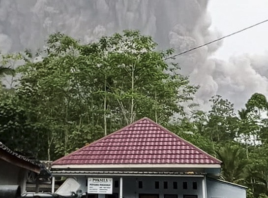 Έκρηξη ηφαιστείου στην Ιάβα με τουλάχιστον έναν νεκρό και 41 τραυματίες