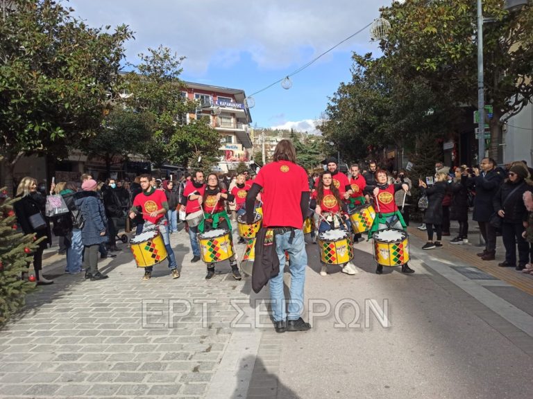 Σέρρες: Η Χριστουγεννιάτικη ατμόσφαιρα στο κέντρο της πόλης (φωτογραφίες)