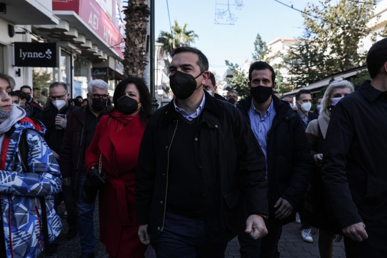Τσίπρας από Περιστέρι: Χρειάζεται πολιτική αλλαγή – Η κατάσταση είναι δραματική (video)