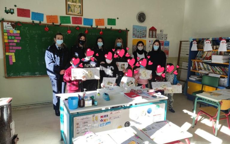 Δώρα σε παιδιά ορεινών σχολείων από τις γυναίκες αστυνομικούς Άρτας