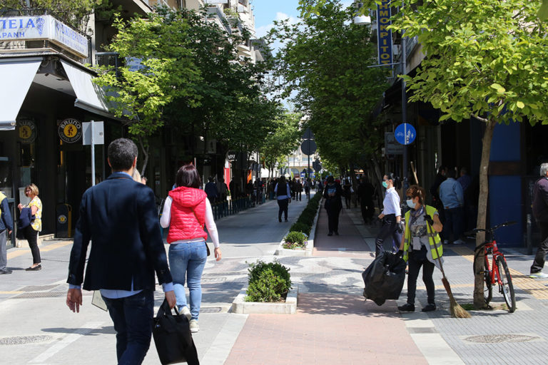 Το εορταστικό ωράριο των καταστημάτων ανακοίνωσε ο Εμπορικός Σύλλογος Λάρισας