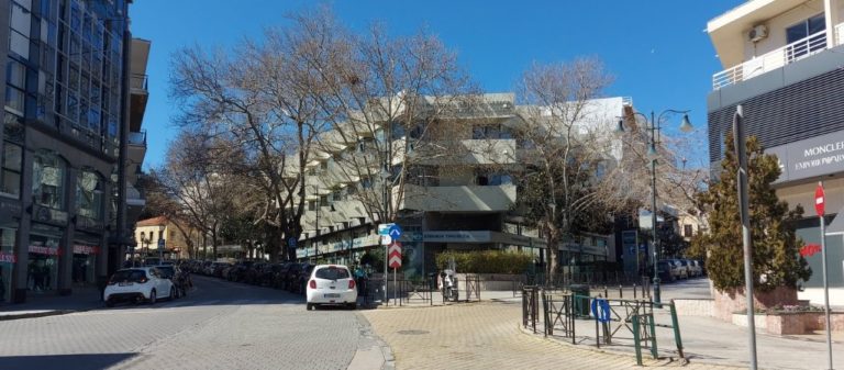 Ρόδος: Σε εορταστικούς ρυθμούς η αγορά